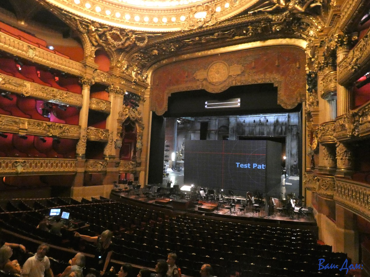 Сцена театра Palais Garnie