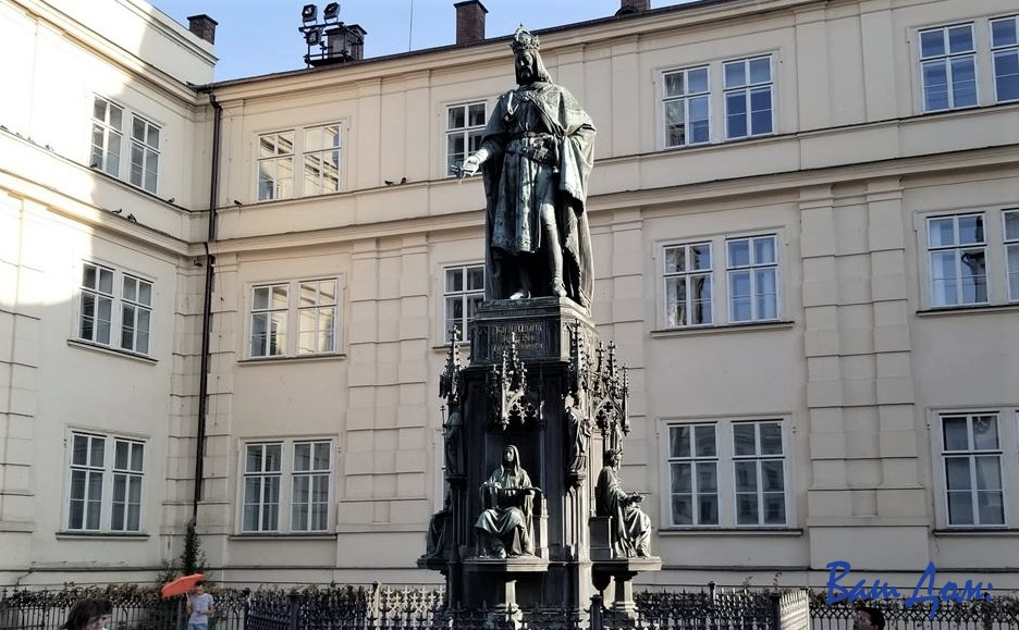 Статуя Карл IV, Прага
